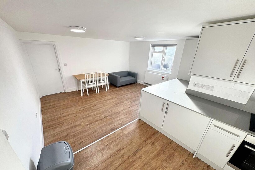 The Broadway, Southall, UB1 1 bed flat to rent - £1,925 pcm (£444 pw)