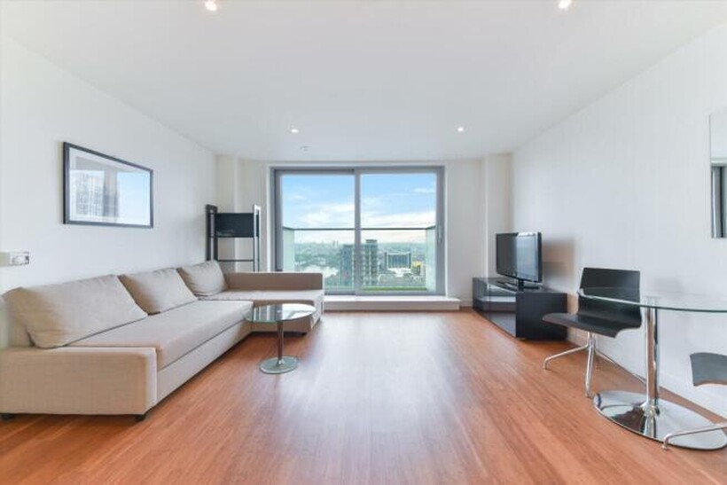 Pan Peninsula East 1 bed apartment to rent - £2,492 pcm (£575 pw)
