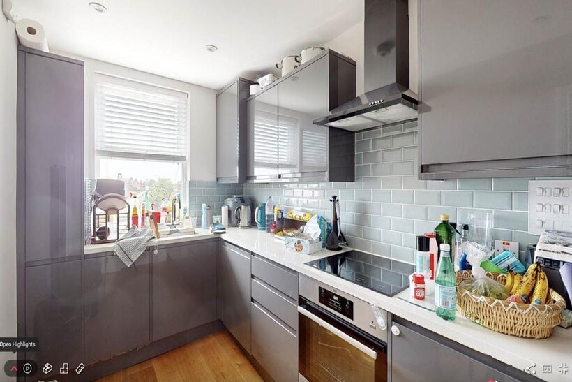 Uxbridge Road, Shepherds Bush, W12 8NL 2 bed flat to rent - £2,396 pcm (£553 pw)