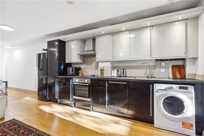 Tadmor Street, London W12 2 bed flat to rent - £2,249 pcm (£519 pw)