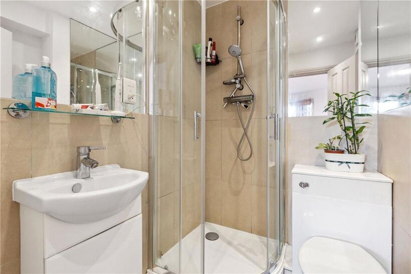 Tadmor Street, London W12 2 bed flat to rent - £2,249 pcm (£519 pw)