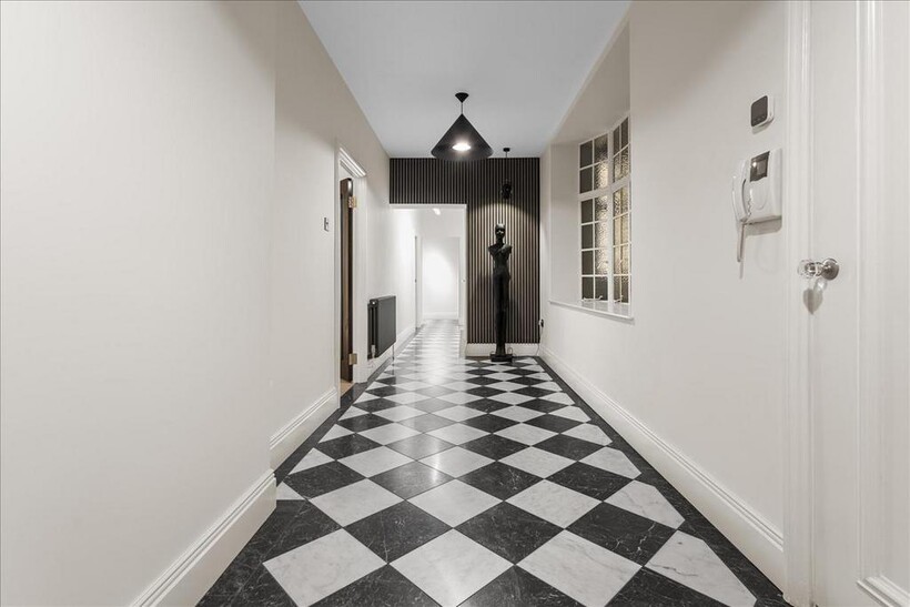 St. Mary's Abbots Court, London, W14 4 bed apartment to rent - £5,997 pcm (£1,384 pw)