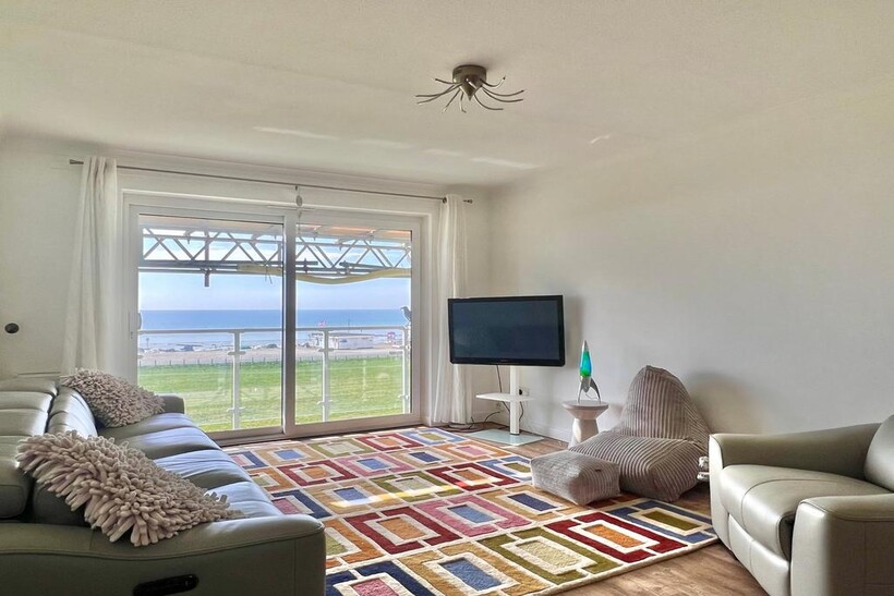 Sutton Place, Bexhill-on-Sea, TN40 2 bed flat to rent - £1,295 pcm (£299 pw)