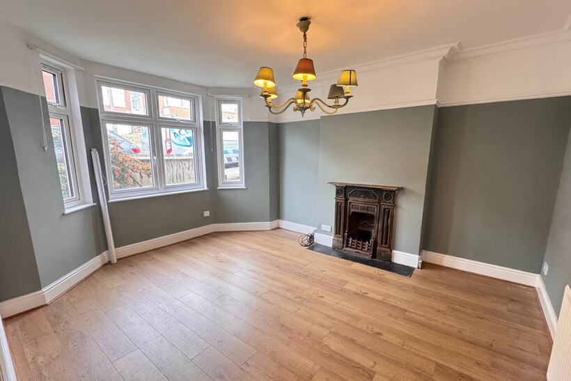 Kingston Road, High Town, Luton 3 bed semi-detached house to rent - £1,475 pcm (£340 pw)