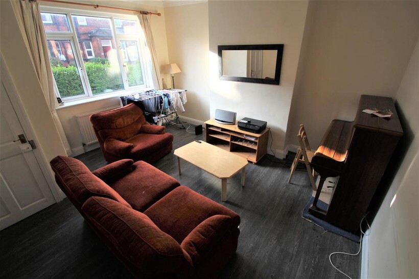 Mayville Place, Hyde Park, Leeds, LS6... 4 bed terraced house to rent - £2,340 pcm (£540 pw)