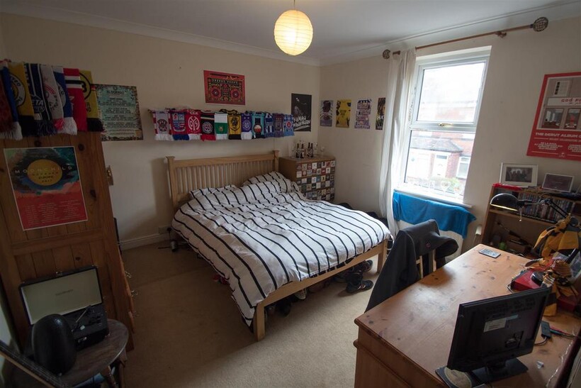 Mayville Place, Hyde Park, Leeds, LS6... 4 bed terraced house to rent - £2,340 pcm (£540 pw)