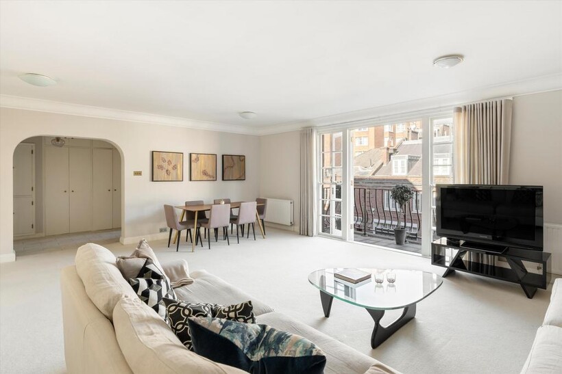 Reeves Mews, London, W1K 2 bed flat to rent - £7,583 pcm (£1,750 pw)