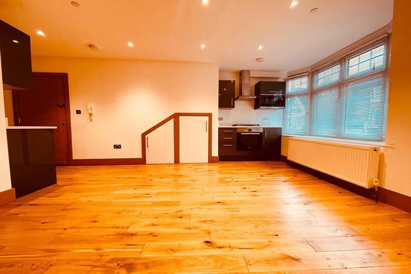 Croydon CR2 2 bed flat to rent - £1,375 pcm (£317 pw)