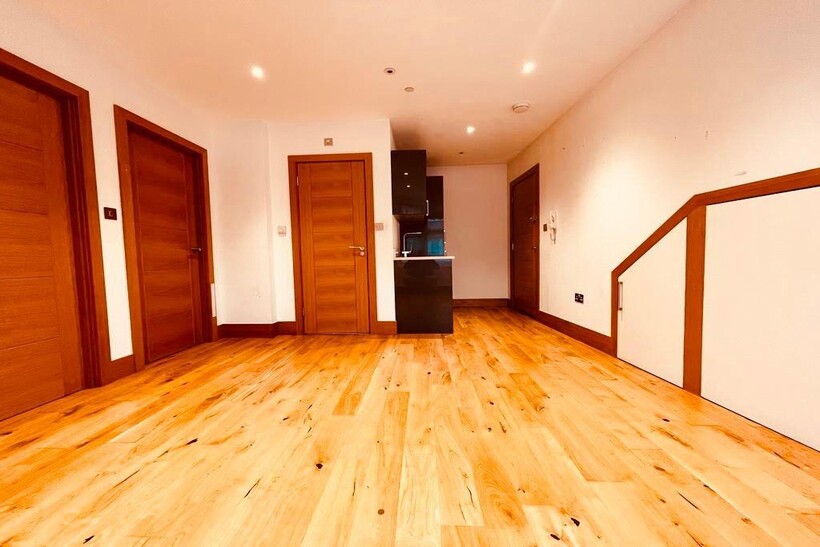 Croydon CR2 2 bed flat to rent - £1,375 pcm (£317 pw)