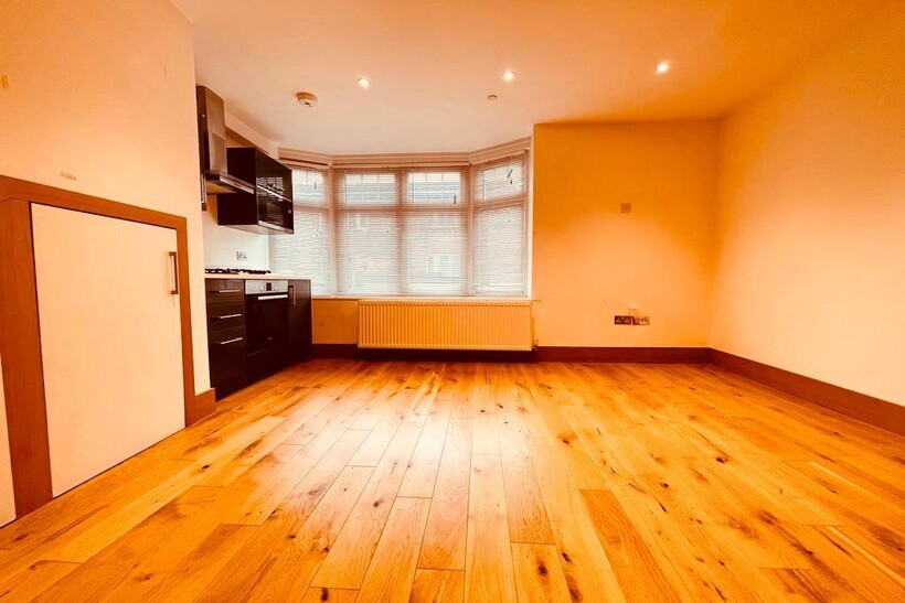 Croydon CR2 2 bed flat to rent - £1,375 pcm (£317 pw)