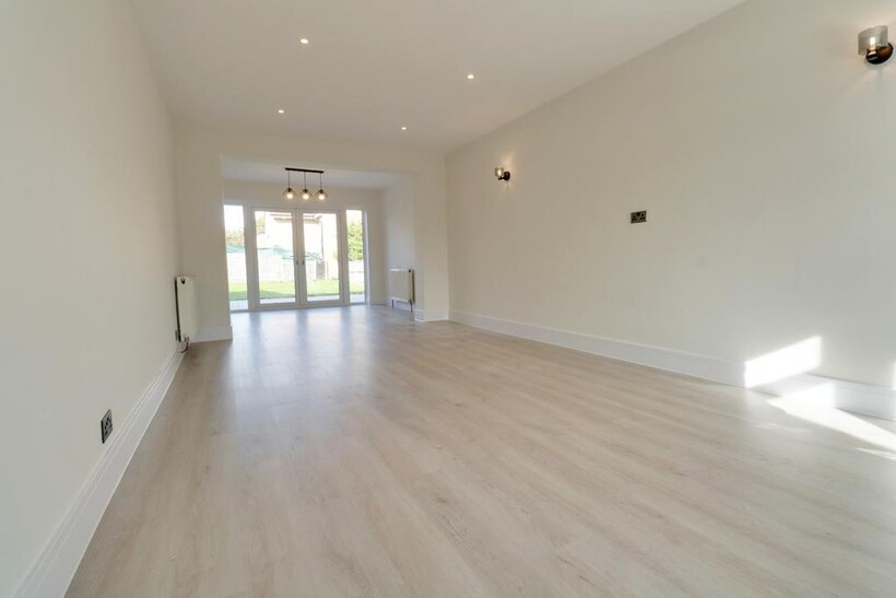 Letchworth Drive, Bromley BR2 5 bed detached house to rent - £3,850 pcm (£888 pw)