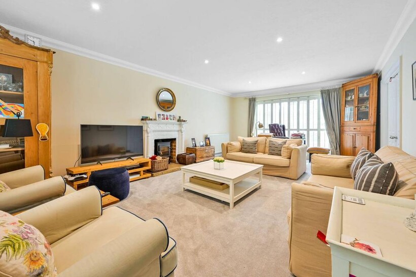 Birch Grove, Pyrford, GU22 5 bed detached house to rent - £5,400 pcm (£1,246 pw)