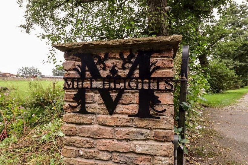 Fish Lane, Ormskirk L40 4 bed detached house to rent - £30,333 pcm (£7,000 pw)