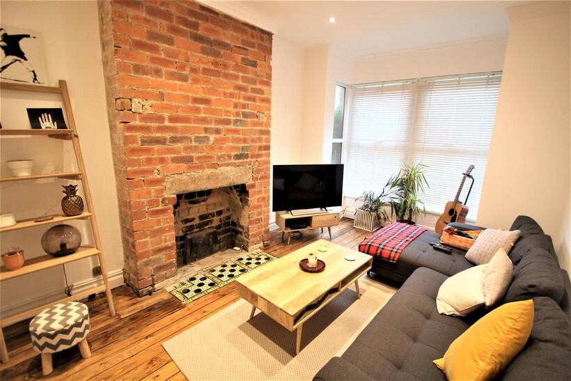 Meanwood Road, Meanwood, Leeds, LS7 2LP 4 bed terraced house to rent - £2,323 pcm (£536 pw)