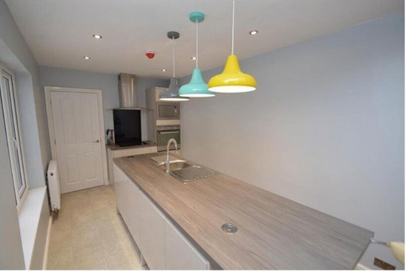 616 Pershore Road, B29 7HG 5 bed house to rent - £2,492 pcm (£575 pw)