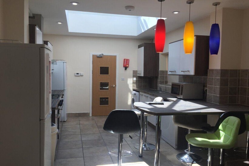 Hubert Road, Birmingham B29 6 bed terraced house to rent - £4,290 pcm (£990 pw)