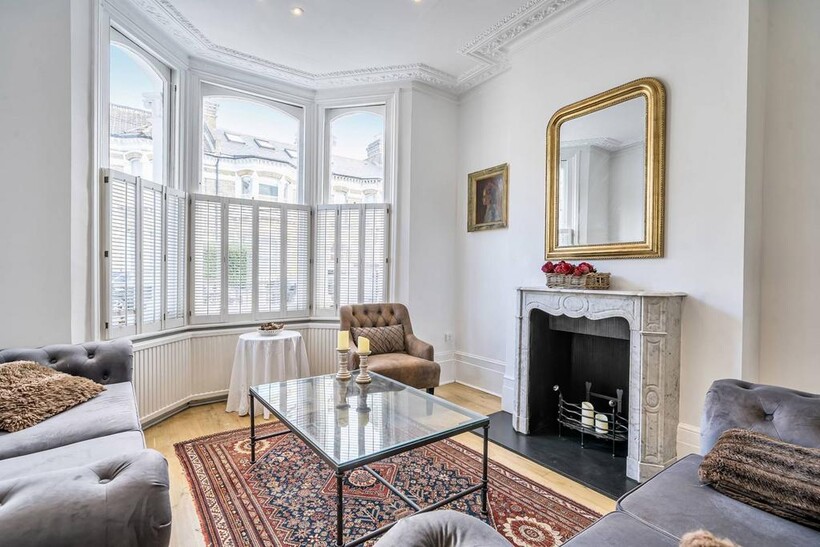 Elthiron Road, Parsons Green, London... 6 bed house to rent - £15,167 pcm (£3,500 pw)