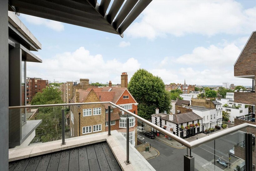 Wycombe Square, London, W8 2 bed flat to rent - £8,996 pcm (£2,076 pw)