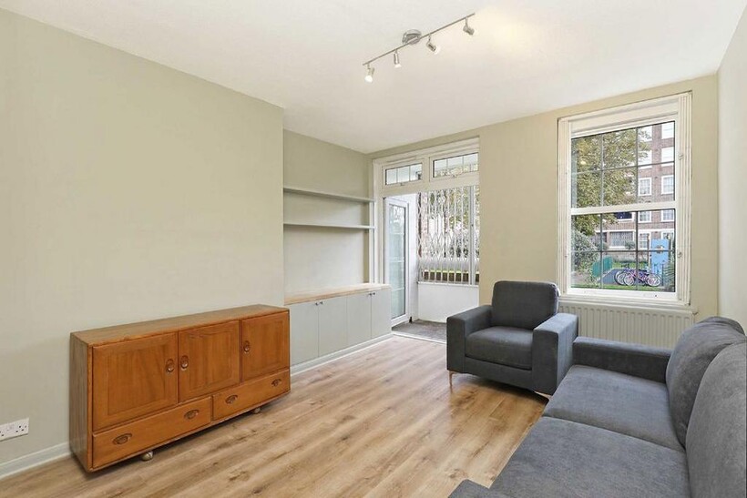 Southern Row, London W10 3 bed flat to rent - £3,098 pcm (£715 pw)