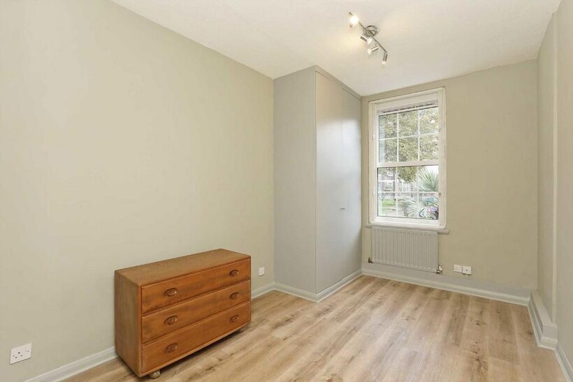 Southern Row, London W10 3 bed flat to rent - £3,098 pcm (£715 pw)