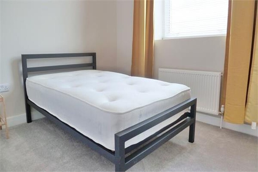 High Street, South Norwood SE25 2 bed flat to rent - £1,499 pcm (£346 pw)