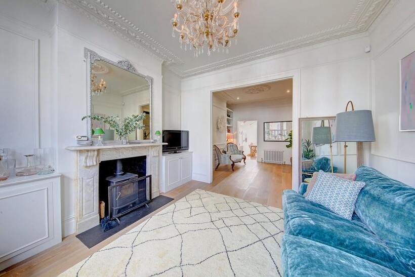 Wroughton Road, London, SW11 5 bed terraced house to rent - £6,751 pcm (£1,558 pw)