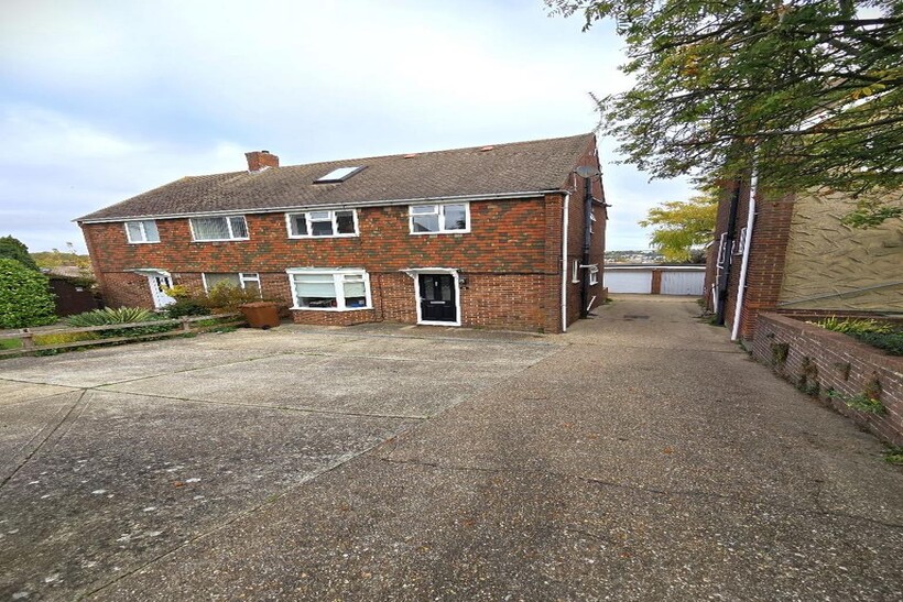 Downsview, Chatham 4 bed semi-detached house to rent - £1,999 pcm (£461 pw)
