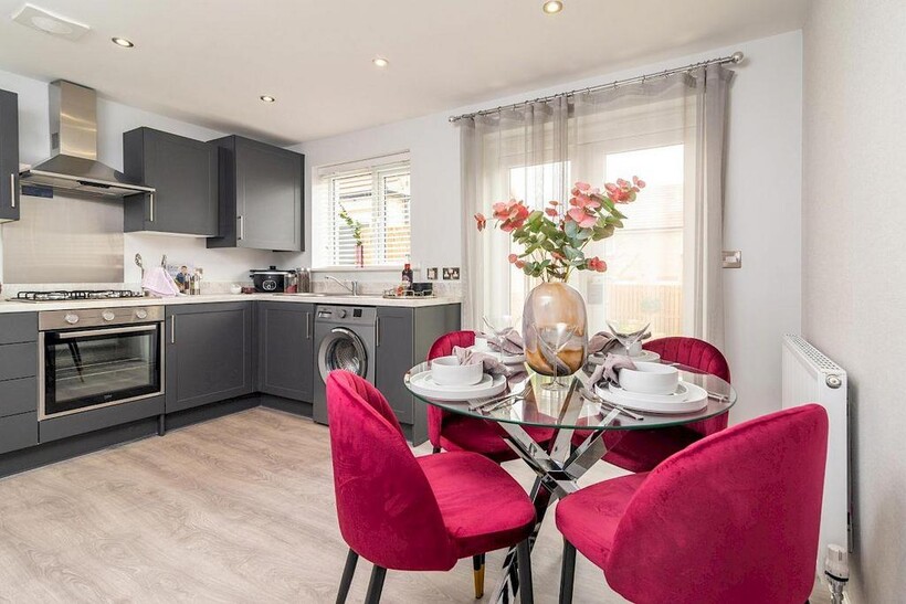 Canal Walk, Burnley, BB12 3 bed semi-detached house to rent - £1,245 pcm (£287 pw)