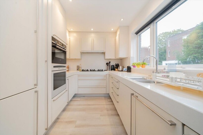 Woodsford Square, London W14 5 bed terraced house to rent - £8,992 pcm (£2,075 pw)