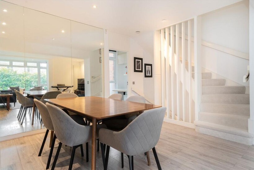 Woodsford Square, London W14 5 bed terraced house to rent - £8,992 pcm (£2,075 pw)