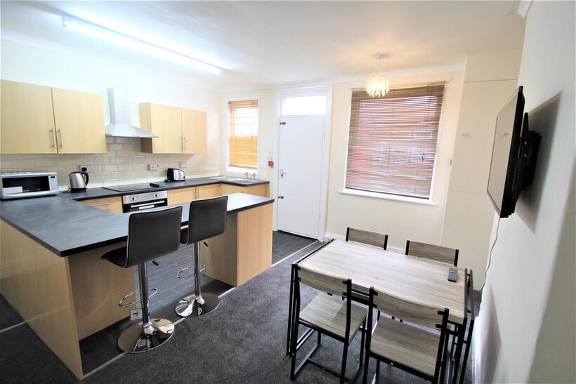 Headingley Avenue, Headingley, Leeds... 3 bed terraced house to rent - £1,885 pcm (£435 pw)