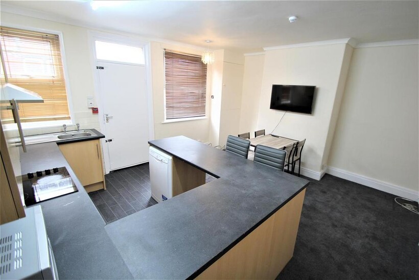 Headingley Avenue, Headingley, Leeds... 3 bed terraced house to rent - £1,885 pcm (£435 pw)