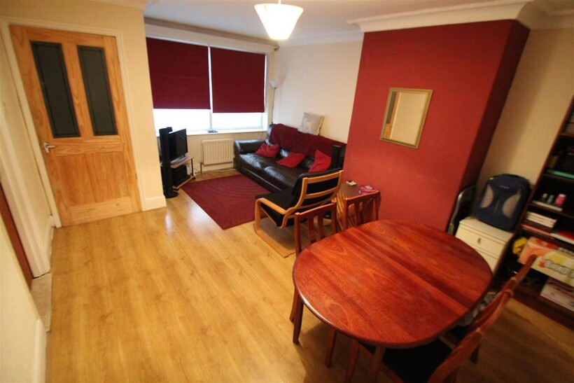 Hessle Walk, Hyde Park, Leeds, LS6 1EJ 3 bed terraced house to rent - £1,638 pcm (£378 pw)