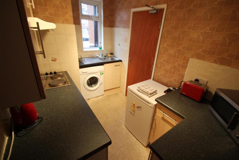 Hessle Walk, Hyde Park, Leeds, LS6 1EJ 3 bed terraced house to rent - £1,638 pcm (£378 pw)