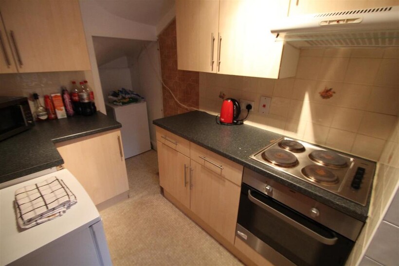 Hessle Walk, Hyde Park, Leeds, LS6 1EJ 3 bed terraced house to rent - £1,638 pcm (£378 pw)