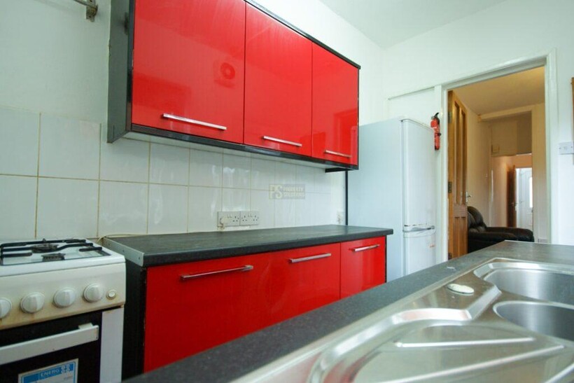 Kitchener Road, Birmingham B29 3 bed terraced house to rent - £1,170 pcm (£270 pw)