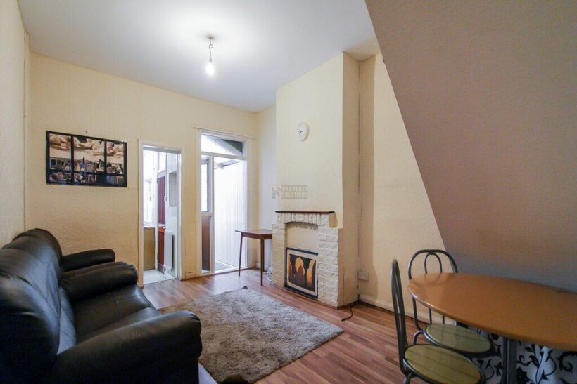 Hubert Road, Birmingham B29 3 bed terraced house to rent - £1,170 pcm (£270 pw)