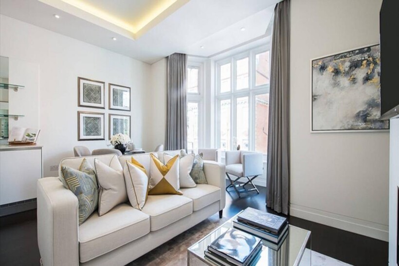 Green Street, Mayfair, London, W1K 2 bed flat to rent - £10,833 pcm (£2,500 pw)