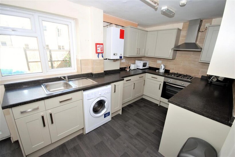 Oxford Street, Leamington Spa 5 bed house to rent - £2,375 pcm (£548 pw)