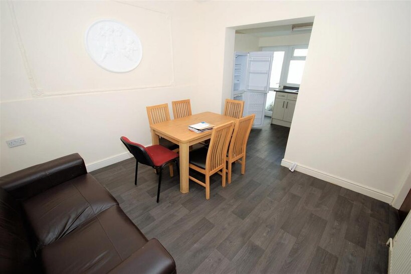 Oxford Street, Leamington Spa 5 bed house to rent - £2,375 pcm (£548 pw)