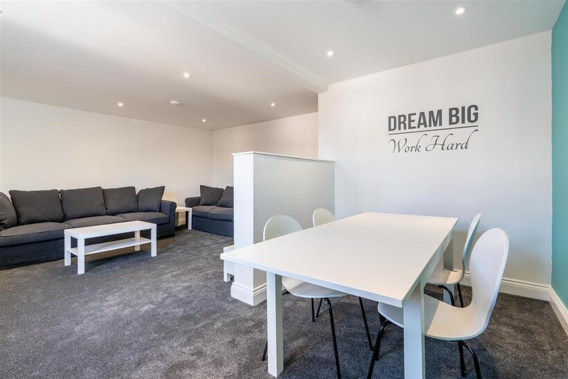 £145pppw -  Oakland Road, Jesmond, NE2 7 bed maisonette to rent - £4,398 pcm (£1,015 pw)