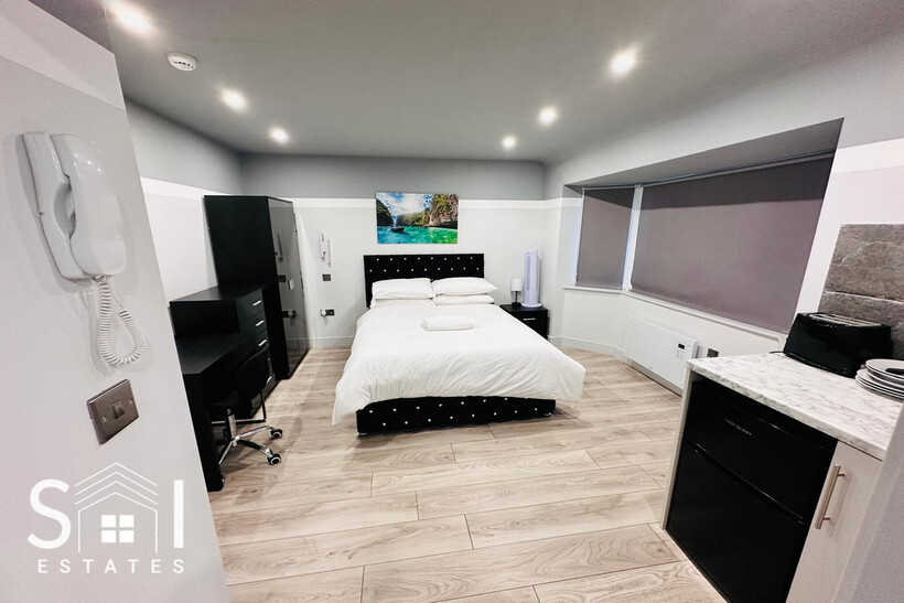 Waltham Avenue, Hayes, UB3 1TB 1 bed in a house share to rent - £780 pcm (£180 pw)