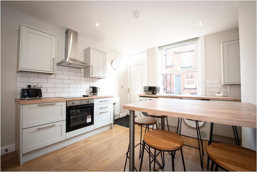 Thornville Crescent, Leeds LS6 6 bed house to rent - £3,718 pcm (£858 pw)