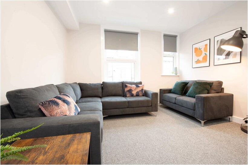 Thornville Crescent, Leeds LS6 6 bed house to rent - £3,718 pcm (£858 pw)