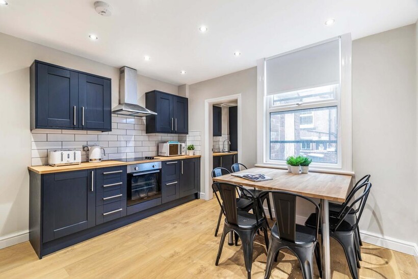 Hartley Grove, Leeds LS6 6 bed house to rent - £3,640 pcm (£840 pw)