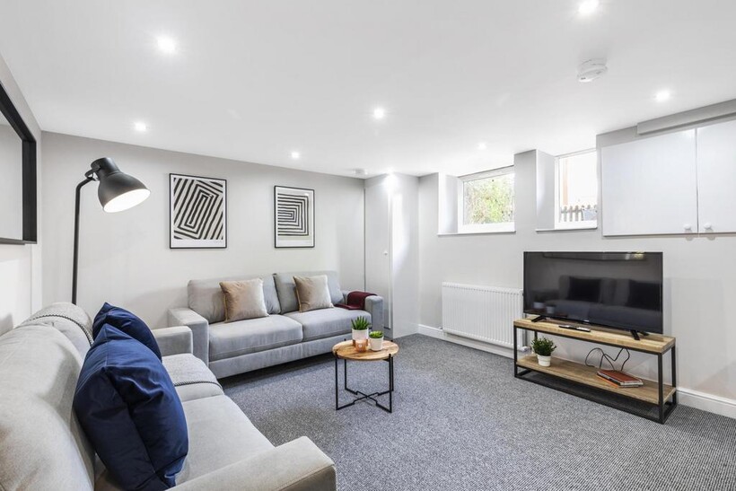 Winfield Place, Leeds LS2 5 bed house to rent - £3,098 pcm (£715 pw)