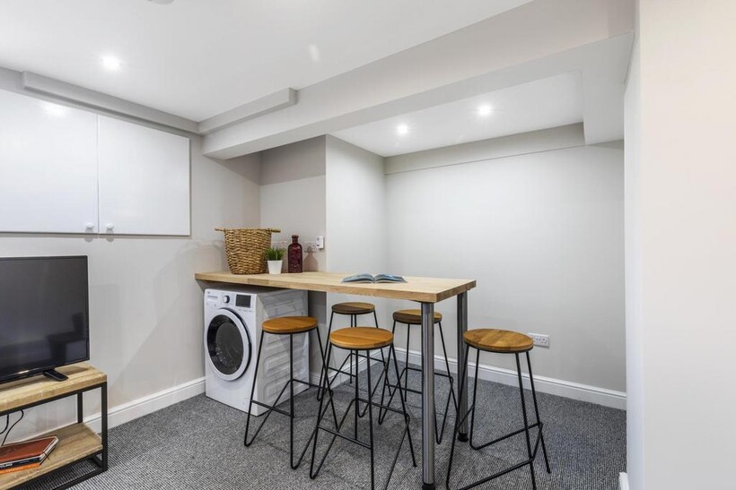 Winfield Place, Leeds LS2 5 bed house to rent - £3,098 pcm (£715 pw)