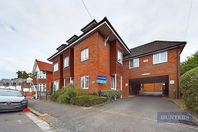 CAM01635 G0-PR0226-STILL016.jpg