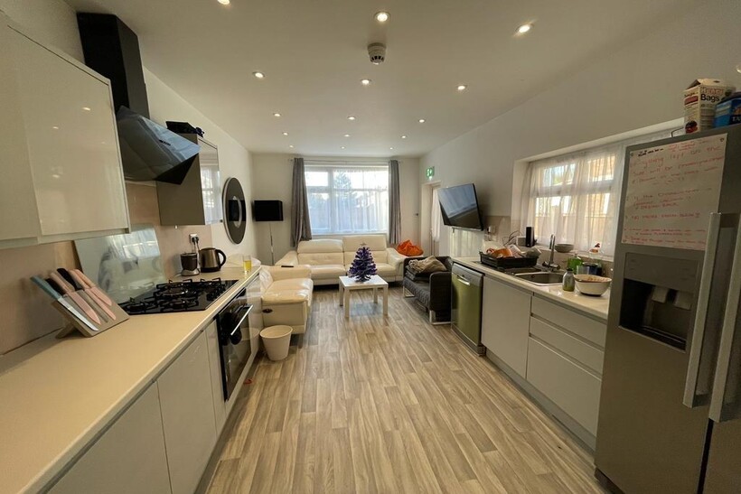 Kingswood Road, Manchester 7 bed terraced house to rent - £4,398 pcm (£1,015 pw)