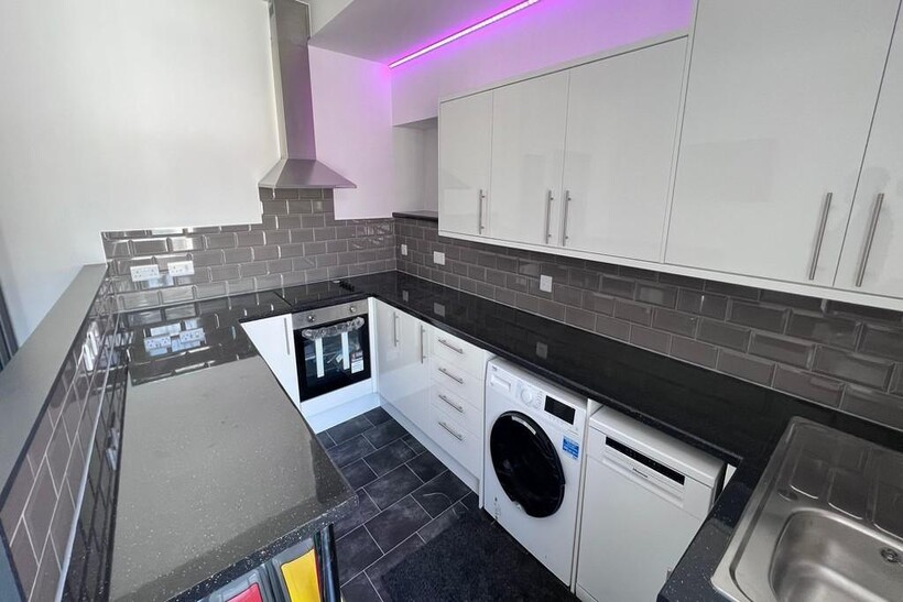 King Edwards Road, Brynmill, Swansea 4 bed house share to rent - £2,130 pcm (£492 pw)